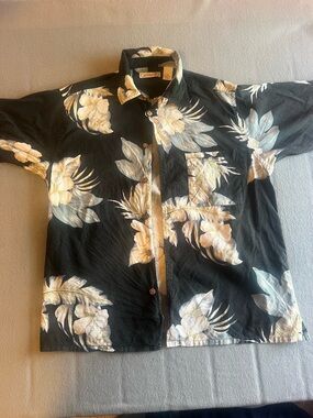 Caribbean-Style Black Floral Short-Sleeve Shirt